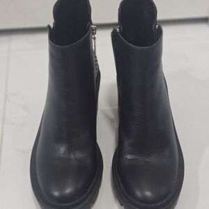 Gianni Bini Black Leather Booties